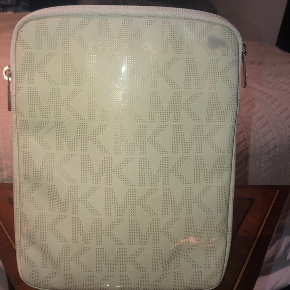 Michael Kors iPad carrier - Picture 3 of 4